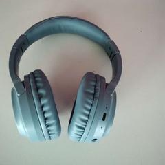 Hodetelefoner, som rapportert av Twisto ved bruk av iLost