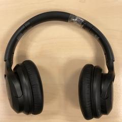 Auscultadores Black, como reportado por MEININGER Hotel Amsterdam City West utilizando o iLost