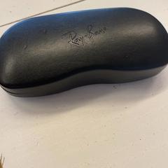 Pouzdro na brýle s brýlemi, jak nahlášeno HTM pomocí iLost