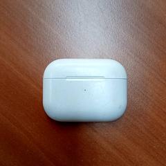 AirPods wit, a été signalé par Regio Limburg - Leuven utilisant iLost