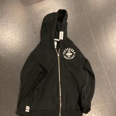 Gilet, a été signalé par Poppodium 013 utilisant iLost