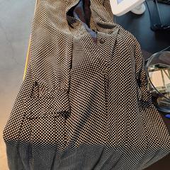 Black dress with white dots, gisa salatu by The Tire Station Hotel iLost erabiliz