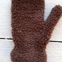 手袋 Bruin がiLostで DierenPark Amersfoort によって報告されました