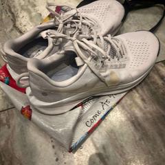 Scarpa, come riportato da Van der Valk Hotel Amsterdam-Amstel utilizzando iLost