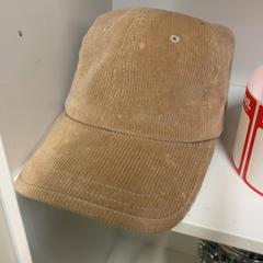 Cap Beige pet, segundo informou IKEA Utrecht usando iLost