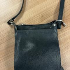 Väska, rapporterat av Connexxion Amstelland-Meerlanden Schiphol Zuid med iLost