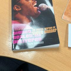 Livro, como reportado por Sheraton Brussels Airport Hotel utilizando o iLost