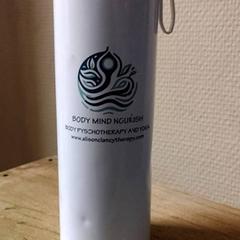 Vannflaske White, som rapportert av KABUL à GoGo / Teatro ved bruk av iLost