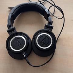 Headphones, as reported by Blauwnet Zwolle using iLost