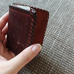 Bruine leren portefeuille, som rapportert til iLost