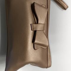 İLost kullanarak Centraal magazijn tarafından bildirildiği gibi Tasje - Goudkleurig.