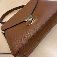 Női táska, amint azt RET az iLost segítségével jelentette.