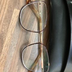 Glasses case with glasses a été signalé sur iLost