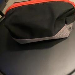 İLost kullanarak MEININGER Hotel Munich Olympiapark tarafından bildirildiği gibi Cosmetic Bag