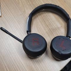 Auriculares Zwart, segundo informou Connexxion Haarlem AML usando iLost