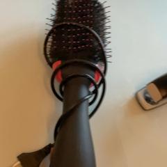 İLost kullanarak MEININGER Hotel München City Center tarafından bildirildiği gibi Saç kurutma makinesi & Saç fırçası hear