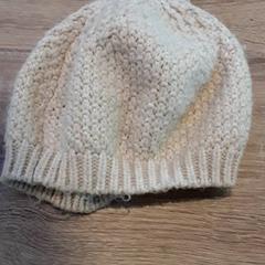 Beanie, jak nahlášeno EBS Tramplein pomocí iLost