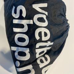 Sporttas Zwart/wit، كما تم الإبلاغ عنه بواسطة Centraal magazijn عبر iLost