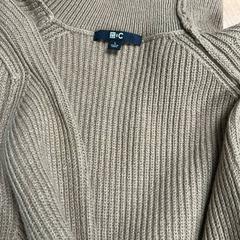 Svetr, jak nahlášeno Sheraton Brussels Airport Hotel pomocí iLost