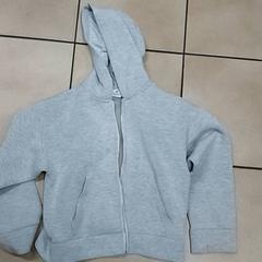 Kleding - vest, a été signalé par Centraal magazijn utilisant iLost