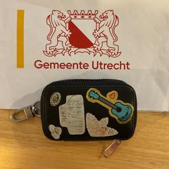Zwart etuitje & Pasjeshouder Sanchez, gemeldet von Gemeente Utrecht über iLost