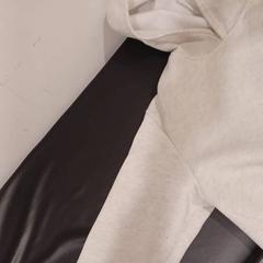 Felpa beige, come riportato da RÍO Shopping - Valladolid utilizzando iLost