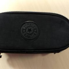 Materiale scolastico - Pennenzak zwart, come riportato da Regio Oost-Vlaanderen utilizzando iLost