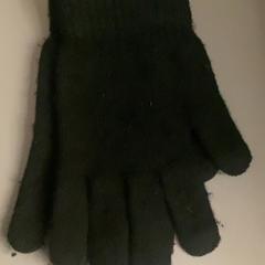 Gants, a été signalé par MEININGER Hotel Budapest Great Market Hall utilisant iLost