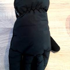 Kesztyű, amint azt EBS Tramplein az iLost segítségével jelentette.