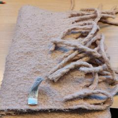 Scialle, come riportato da Regio Limburg - Leuven utilizzando iLost