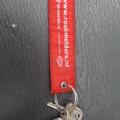 Sleutels met rode hanger, iLost'a bildirildiği gibi