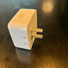 Adapter white, zoals gemeld door Hotel V Frederiksplein met iLost