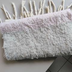 Šátek licht roze, blauw en beige, jak nahlášeno Regio Limburg - Leuven pomocí iLost