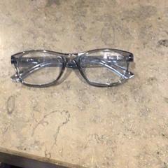 Brýle, jak nahlášeno Van der Valk Hotel Zwolle pomocí iLost