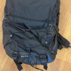 حقائب الظهر والحقائب النهارية Zwart، كما تم الإبلاغ عنه بواسطة GVB عبر iLost