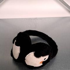 Ohrenwärmer Svart med Fåglar, gemeldet von Keolis Lund über iLost