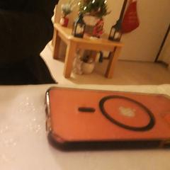 Oranje/Rode APPLE GSM, amint azt az iLostnak jelentették.