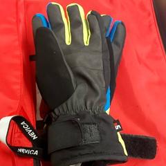 Vêtements - Handschoenen, a été signalé par Regio Limburg - Leuven utilisant iLost