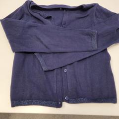 Donker blauwe cardigan, ha sido reportado por Gemeente Zonhoven con iLost