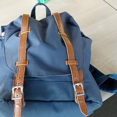 バックパック Habarugira がiLostで Centraal magazijn によって報告されました