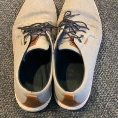 Männer schuhe male, gemeldet von MEININGER Hotel Amsterdam City West über iLost