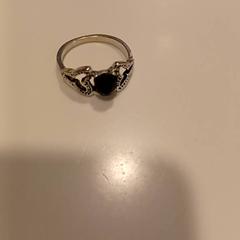 Ringe Zilver zwart steentje, som rapportert av RAI Amsterdam ved bruk av iLost