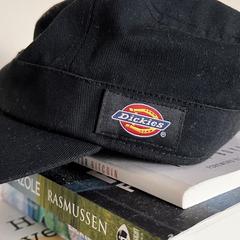 Petje merk Dickies, som rapporterats till iLost
