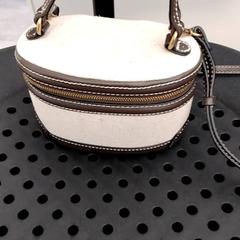 Bossa Bruin beige, segons ha informat Arriva Infoshop Enschede mitjançant iLost