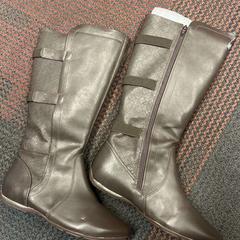 Botas brown, ha sido reportado por Amsterdam ID Aparthotel con iLost