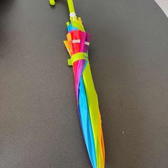 Esernyő kinder - bunt, amint azt hoop Kirche - Campus Bremen az iLost segítségével jelentette.