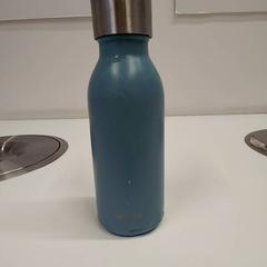 Gourde qwetch bleue, som rapportert av IKEA Nantes ved bruk av iLost