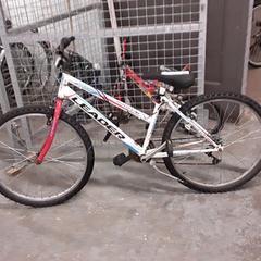 الدراجة leader Wit/rood، كما تم الإبلاغ عنه بواسطة Fietsdepot Hasselt عبر iLost