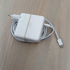 Cargador macbook, segundo informou Padualaan 99 usando iLost