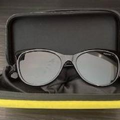 Sluneční brýle Black, jak nahlášeno Hotel Apeldoorn pomocí iLost